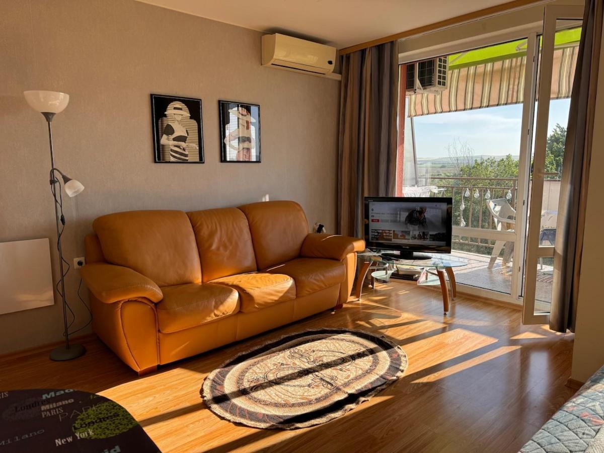 Apartment Quiet With A View!